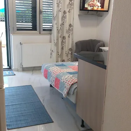 Mira شقة تروغير